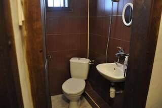Хостелы Architects house Велико-Тырново Четырехместный номер с собственной ванной комнатой-2