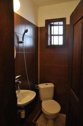Хостелы Architects house Велико-Тырново Четырехместный номер с собственной ванной комнатой-10